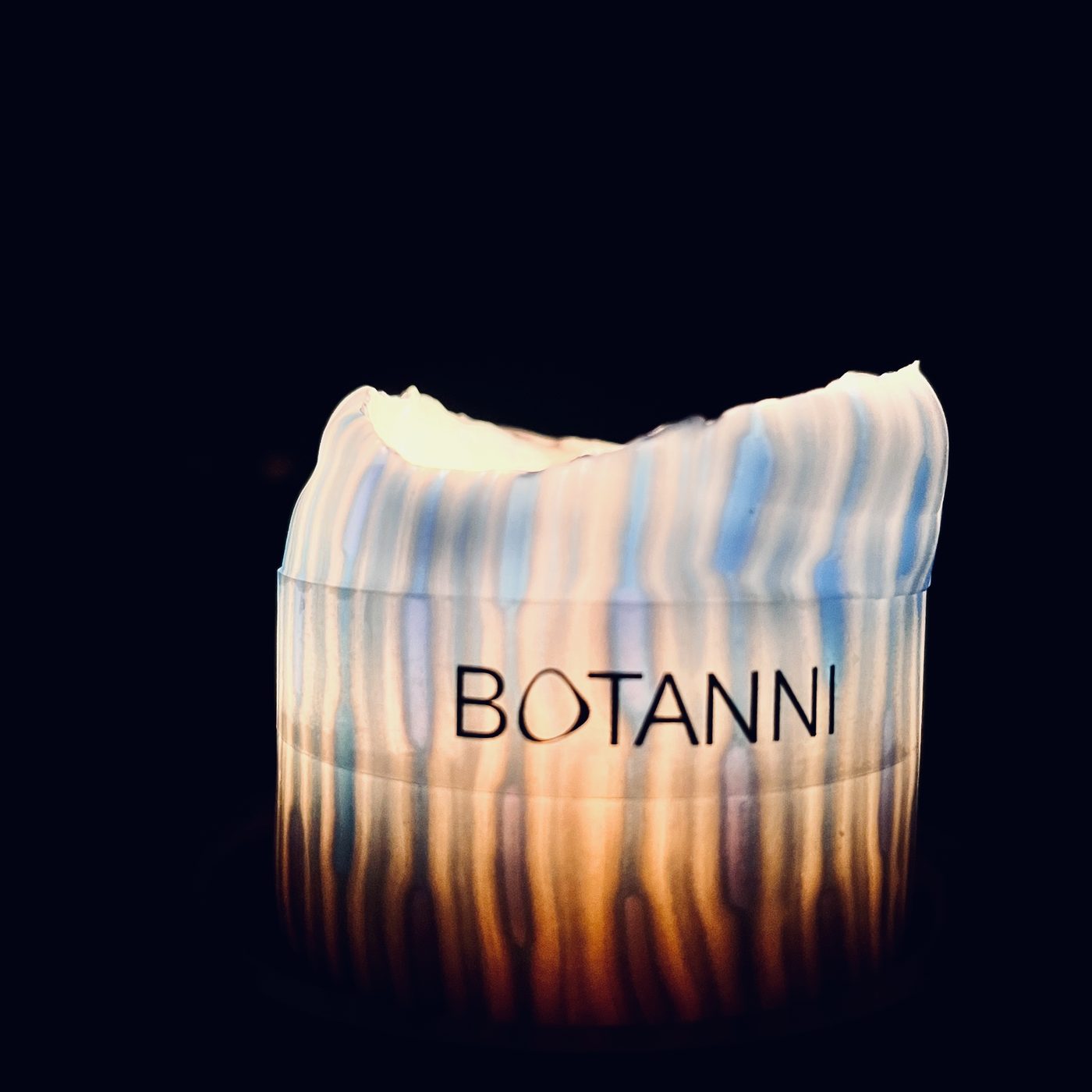Botanni Kerze, Streifen-Technik, Brennend